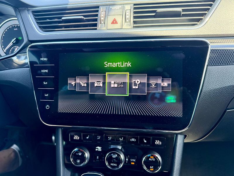 Škoda Superb (2018) 2.0 TDI 140kW DSG 4x4 SPORT!!! - fotka 22 z 32