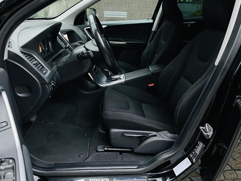 Volvo XC60 2.4D 4x4 AUT SERVISKA TAŽNÉ - fotka 26 z 43