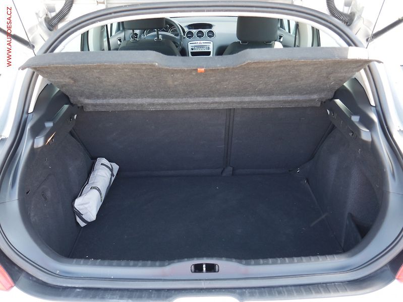 Peugeot 308 (2012) 1.4 VTi, 2.maj,ČR, Access - fotka 7 z 19