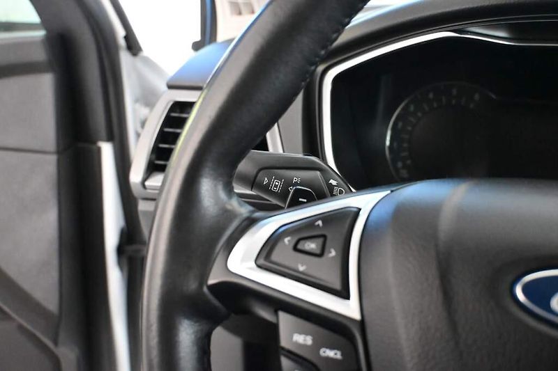 Ford Mondeo (2021) 2.0 140 KW LED SONY Titanium T - fotka 13 z 39