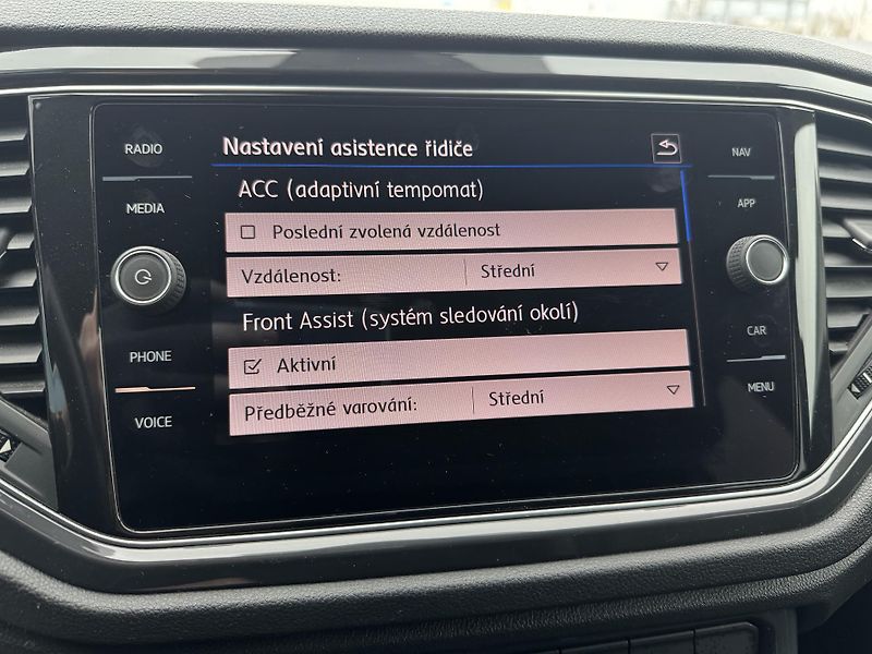 Volkswagen T-Roc (2020) 1.5 TSI DSG - fotka 14 z 22