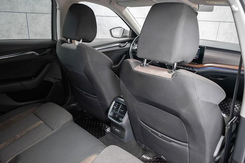 Škoda Octavia 2.0 TDI SCOUT REZERVACE - fotka 14 z 46