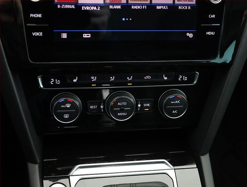 Volkswagen Passat (2018) R-Line 2.0 TDI, Automat, Kůže - fotka 13 z 21