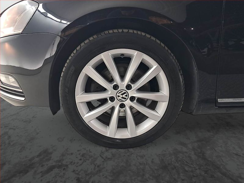 Volkswagen Passat (2012) 2.0 TDI, Automat, Navi - fotka 15 z 20