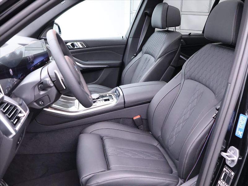 BMW X5 3,0 xDrive40d Mpacket - fotka 14 z 48