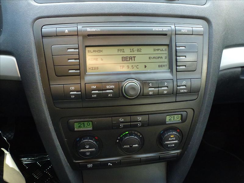Škoda Octavia 1,9 TDI Pěkná - Bez koroze!!! - fotka 37 z 50