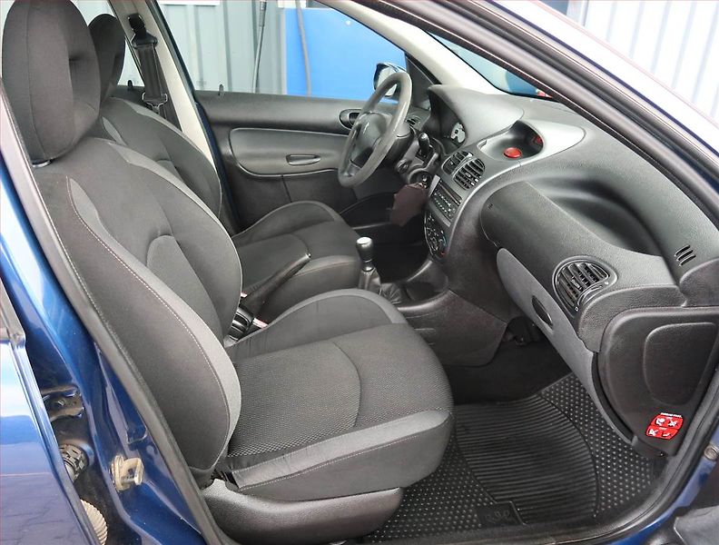 Peugeot 206 (2006) 1.4 HDI, po STK, Klima - fotka 9 z 14