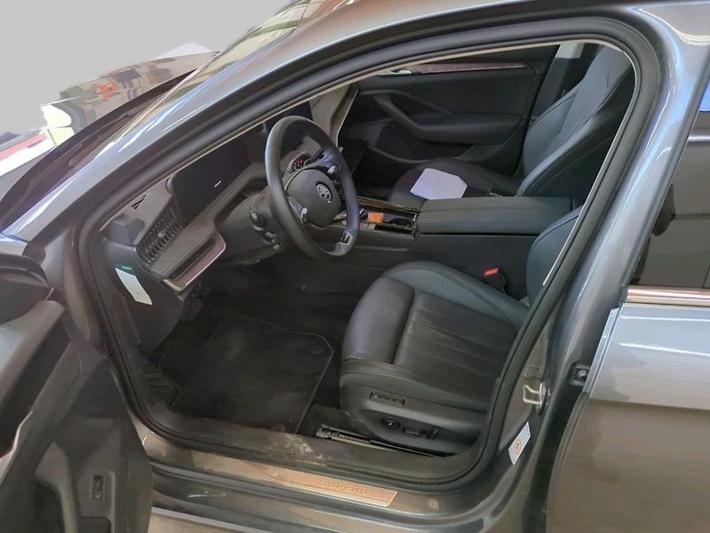 Škoda Superb Combi 2,0TDi 110kw DSG L&K 18A - fotka 6 z 12