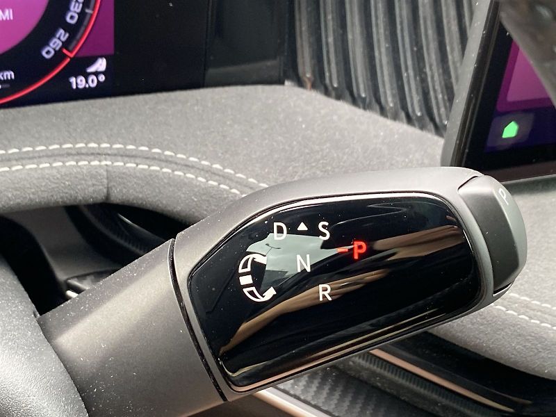 Škoda Superb (2025) Combi 2.0 TDI 4x4 DSG Sportlin - fotka 19 z 39