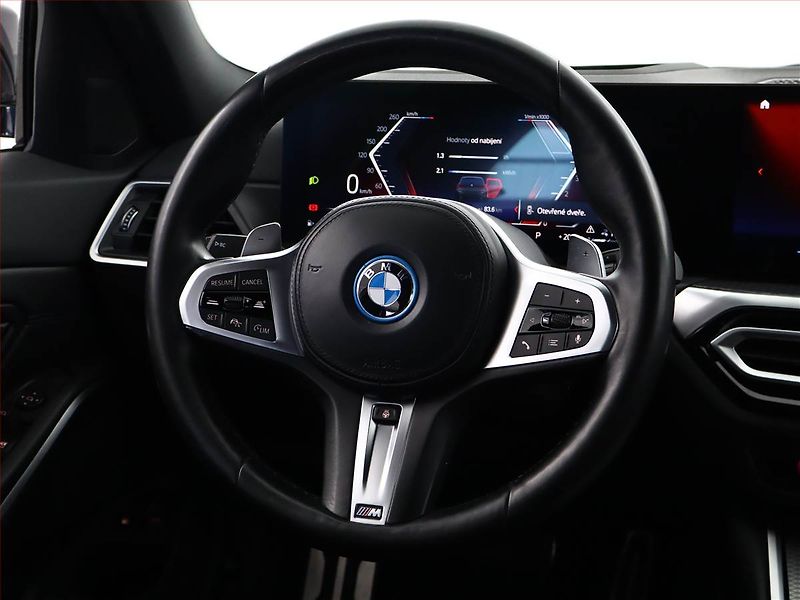 BMW Řada 3 (2022) M Sport 330 e xDrive - fotka 14 z 25