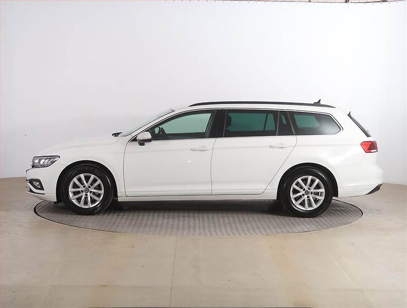 Volkswagen Passat (2021) Business 2.0 TDI, Automat - fotka 3 z 22