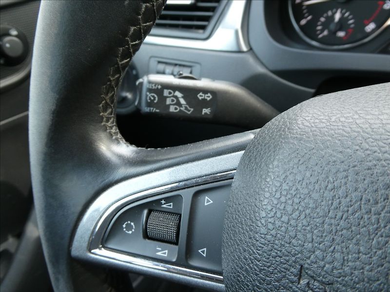 Škoda Rapid 1,2 TSI 77kW Style Spaceback - fotka 31 z 36