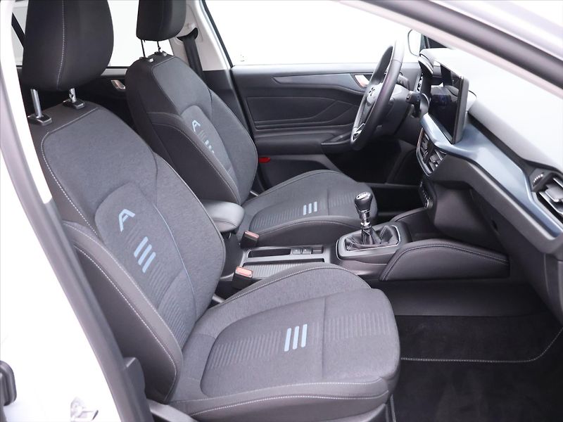 Ford Focus 1.0 EB 114 kW CZ DPH 1.Maj. - fotka 10 z 28