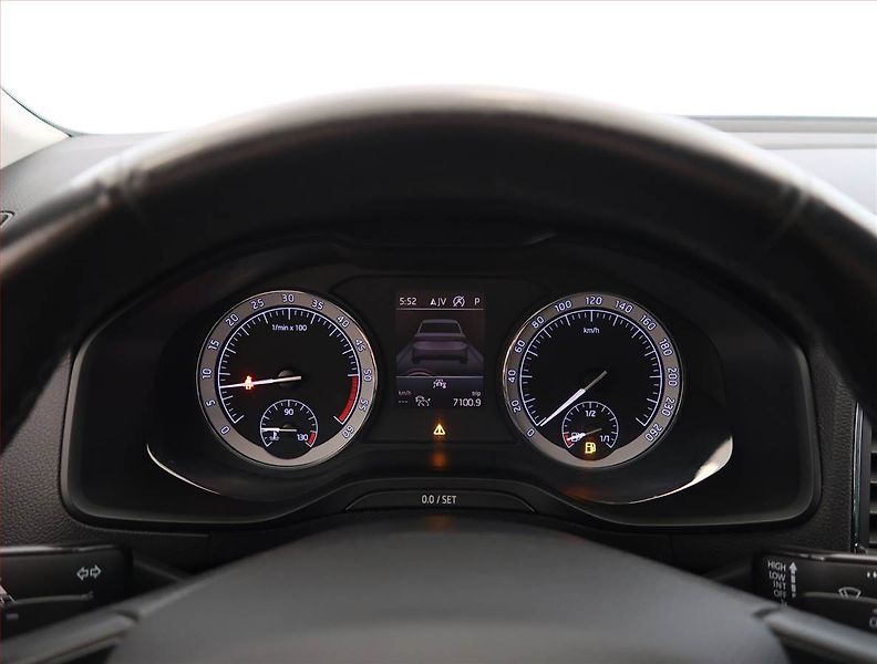 Škoda Karoq (2019) 1.6 TDI, Automat, Navi - fotka 11 z 25