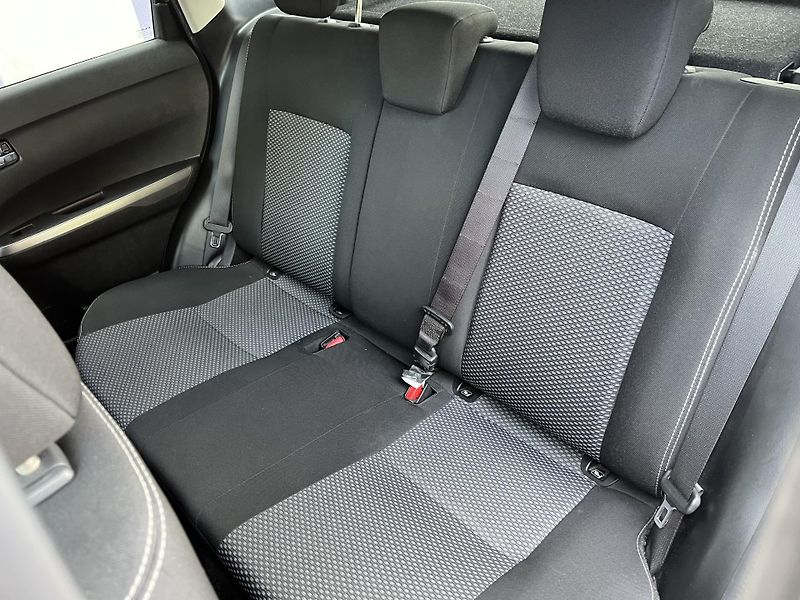 Suzuki Vitara 1,4 BoosterJet Elegance/servis - fotka 15 z 34