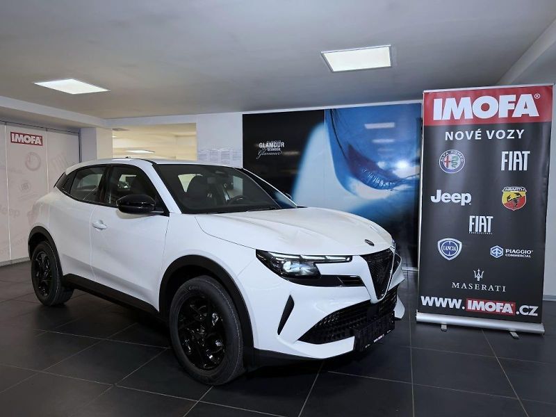 Alfa Romeo Junior (2026) Ibrida 1.2 Turbo 145k *564* - fotka 1 z 6