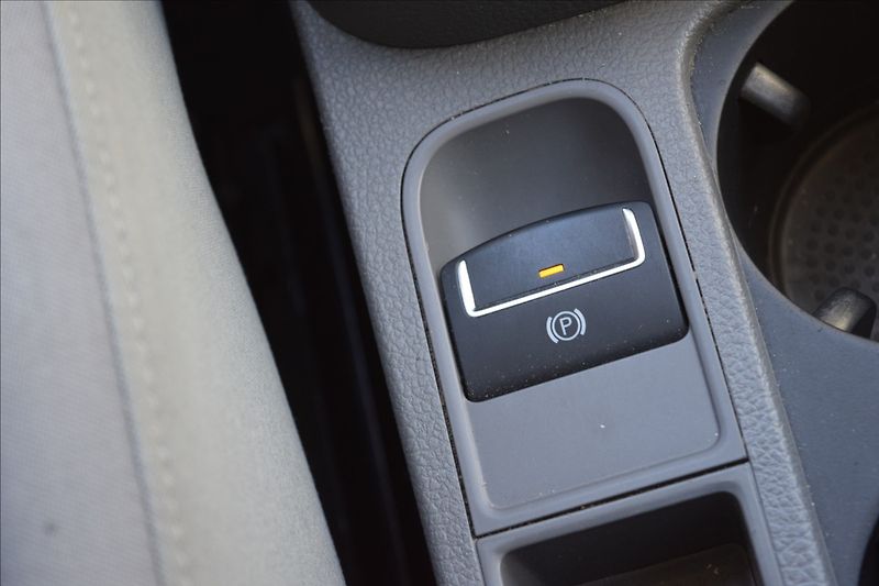 Seat Alhambra 1,4 TSi 110KW KLIMA NOVÁ NÁPLŇ - fotka 44 z 48