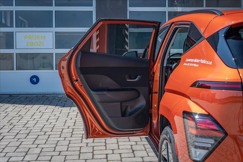 Hyundai Kona (2026) EV 64,8 CZECH EDITION BLACK - fotka 15 z 16