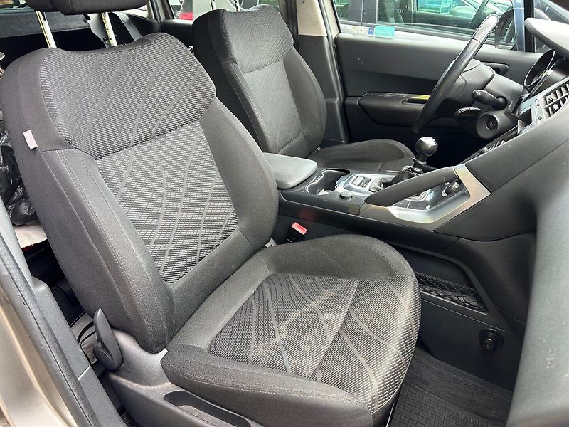 Peugeot 3008 1.6HDI 80kW - fotka 15 z 17
