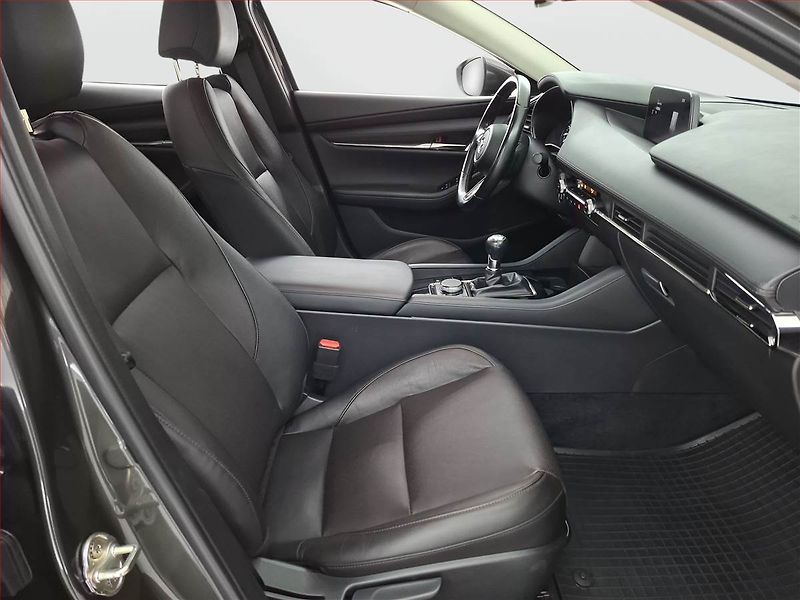 Mazda 3 (2022) Luxury 2.0 e-Skyactiv X - fotka 9 z 20