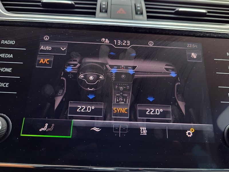 Škoda Superb 2.0 TSI 206kW DSG 4x4 STYLE+ - fotka 14 z 50