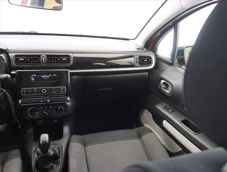 Citroën C3 (2017) Feel 1.2 PureTech, Tempomat - fotka 8 z 19