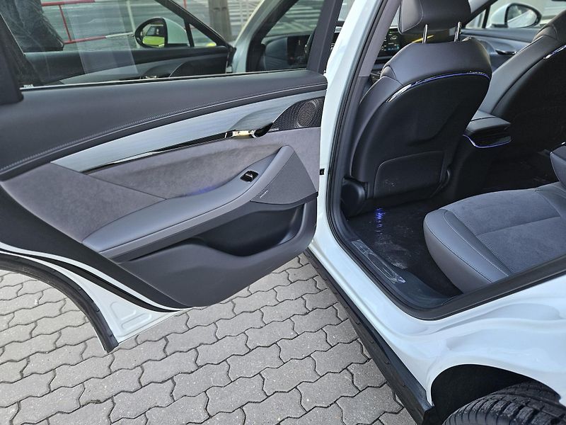 Dongfeng Voyah Passion PHEV (2024) VOYAH PASSION PHEV - fotka 11 z 24