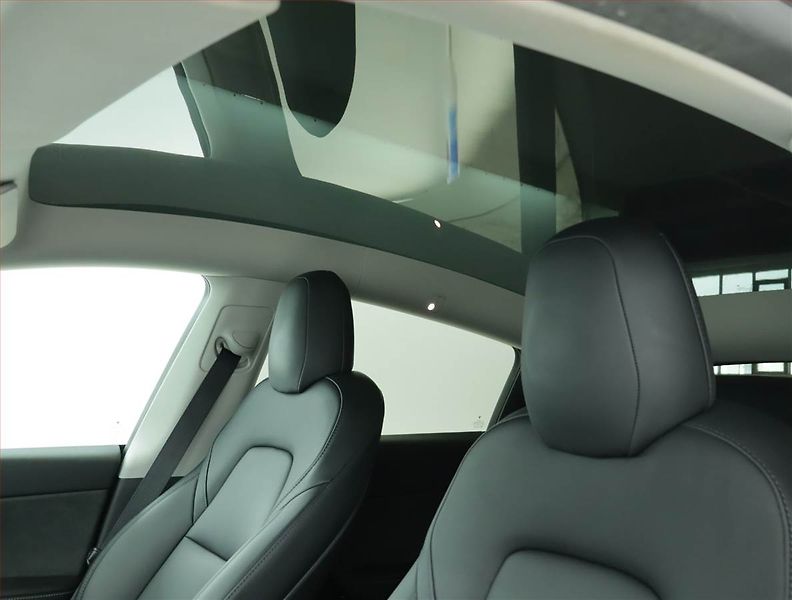 Tesla Model Y (2022) Long Range AWD 79kWh, SoH 92% - fotka 18 z 21