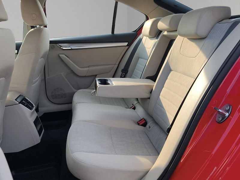 Škoda Octavia (2014) ELEGANCE 1.6 TDi 77kw, ČR - fotka 24 z 25