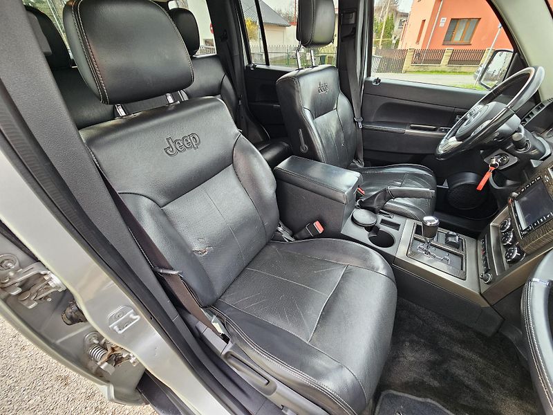 Jeep Cherokee (2011) LIMITED 2.8CRD , TAŽNÉ 2.8T - fotka 16 z 18