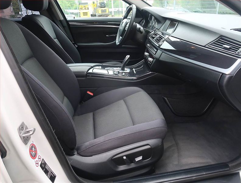 BMW Řada 5 (2015) 520d, Automat, Bi-Xenony - fotka 9 z 18