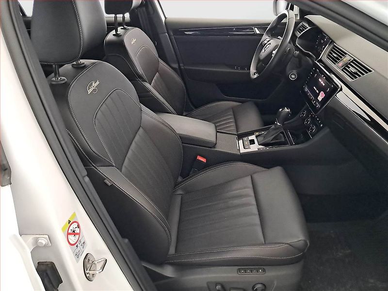 Škoda Superb (2023) Laurin&Klement 2.0 TDI - fotka 9 z 21