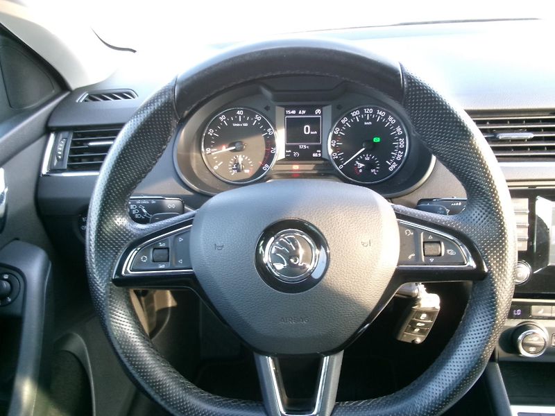 Škoda Octavia (2014) 1,2TSI NAVI DSG AC BT VÝHŘEV - fotka 24 z 34