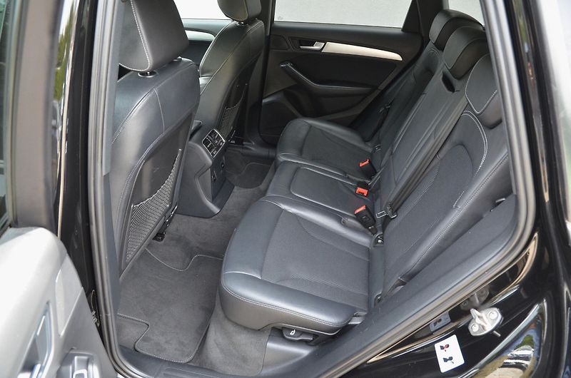Audi Q5 (2015) 2.0 TDi 140kW Quattro S-LINE - fotka 21 z 45