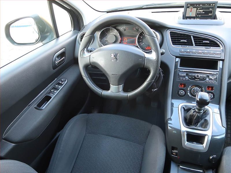 Peugeot 5008 (2013) 1.6 THP, Navi, Xenony - fotka 7 z 16
