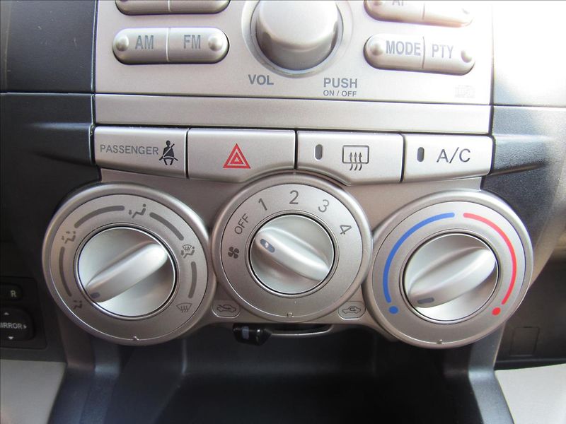 Daihatsu Sirion 1,3 i 64kW - fotka 17 z 29
