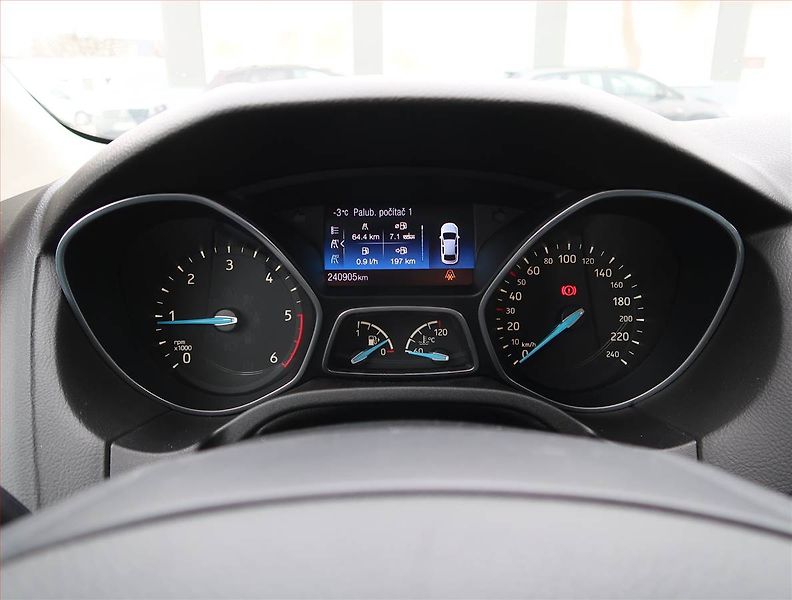 Ford Focus (2017) 1.5 TDCi, Tempomat - fotka 11 z 16