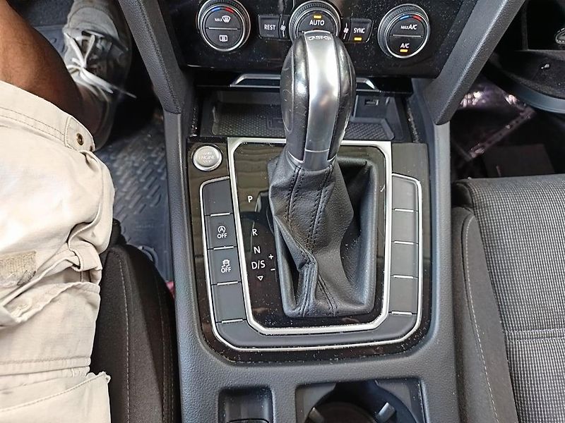 Volkswagen Passat (2018) 2,0 TDi 4Motion DSG 140 KW - fotka 13 z 15