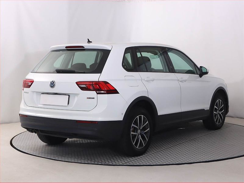 Volkswagen Tiguan (2018) 2.0 TDI, 4X4, Navi, Tempomat - fotka 5 z 20