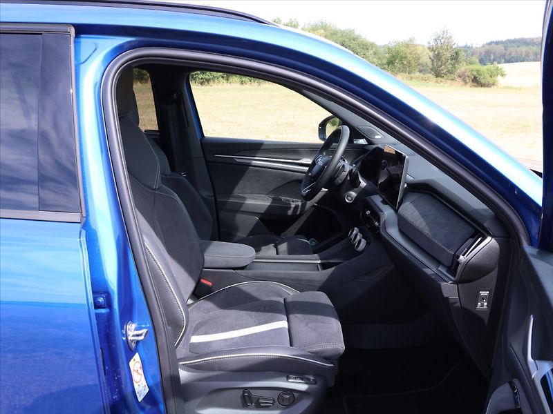 Škoda Kodiaq 2,0 TDI DSG 4x4 Sportline 7-Mí - fotka 13 z 34