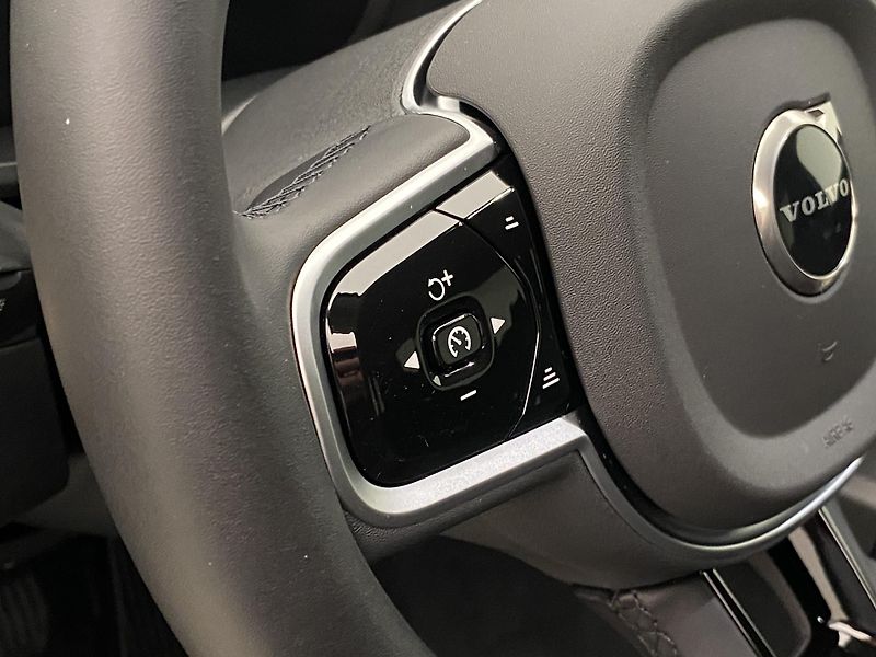 Volvo XC60 B5 AWD DARK PLUS AUT CZ - fotka 20 z 61