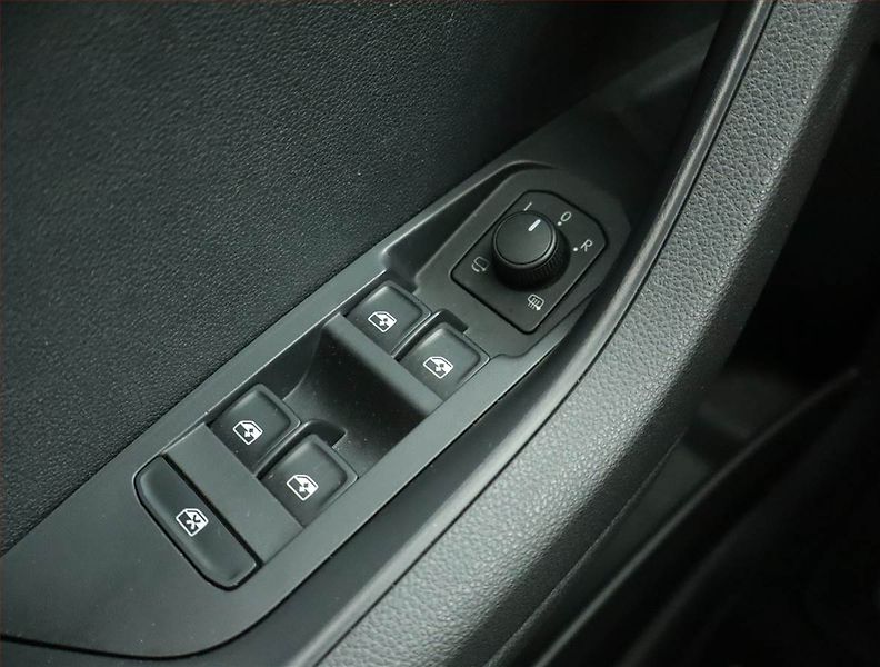 Škoda Karoq (2023) Sportline 1.5 TSI - fotka 16 z 16