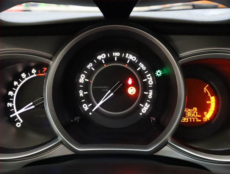 Citroën C3 (2011) 1.4 i, ČR,1.maj - fotka 11 z 14