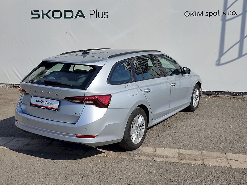 Škoda Octavia (2023) Combi Ambition Plus 2,0 Tdi 11 - fotka 2 z 33