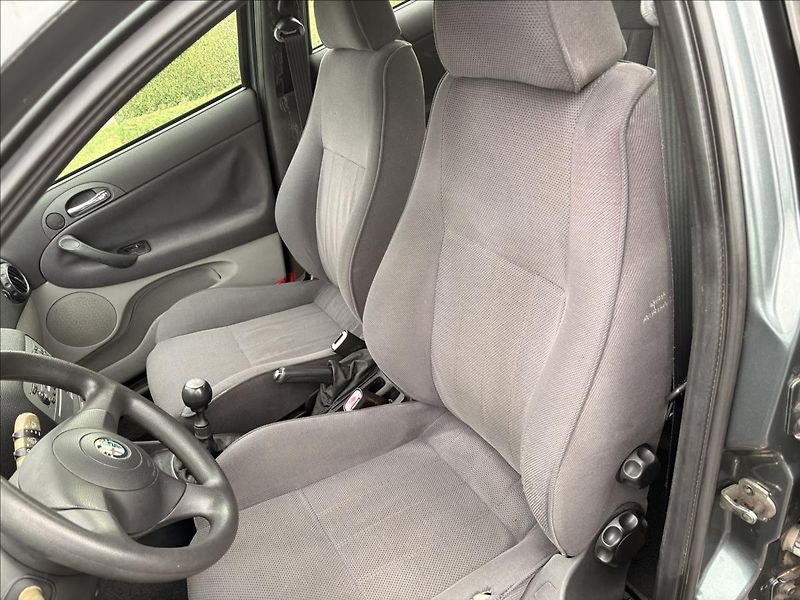 Alfa Romeo 147 1,9 JTD 85kW - fotka 11 z 21
