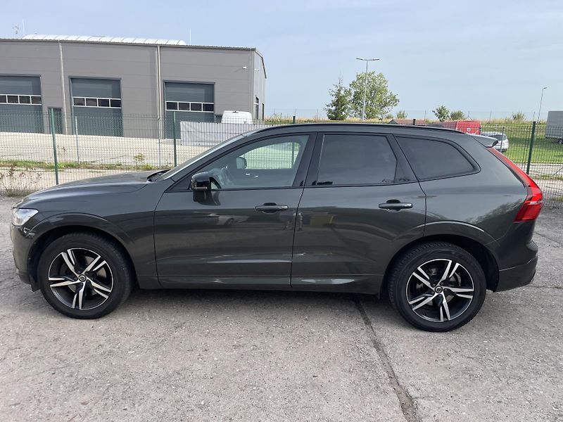 Volvo XC60 B4 FWD R Design - fotka 3 z 15