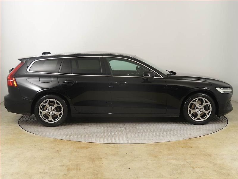 Volvo V60 (2019) D3 2.0, Kůže, Navi, Tempomat - fotka 6 z 18