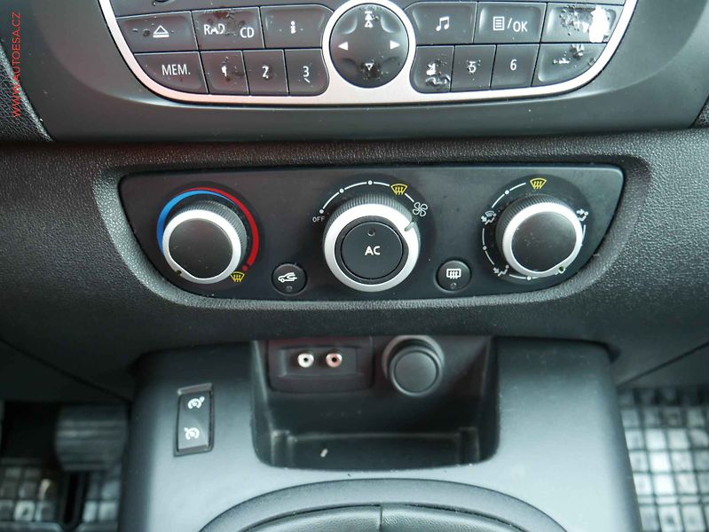 Renault Scénic (2010) 1.5dCi, AC, temp - fotka 16 z 16