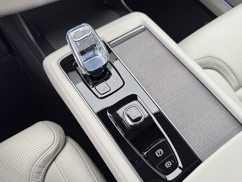 Volvo XC90 (2026) B5 AWD AUT BRIGHT PLUS 7míst - fotka 26 z 32