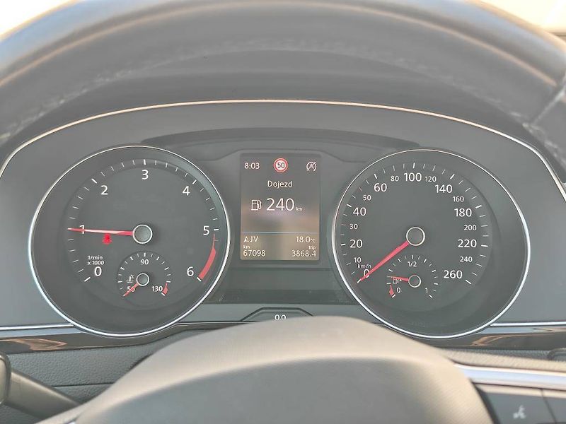 Volkswagen Passat Elegance 6G 2,0TDi - fotka 12 z 23